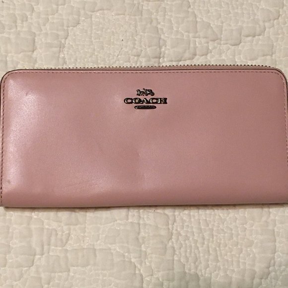 Coach Smooth Leather Accordion Zip Wallet – being sold on Coach website for $225 - Picture 1 of 5